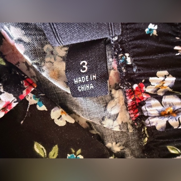 Torrid Black and Floral Cropped Pant size 3 plus size pockets floral - Picture 11 of 16